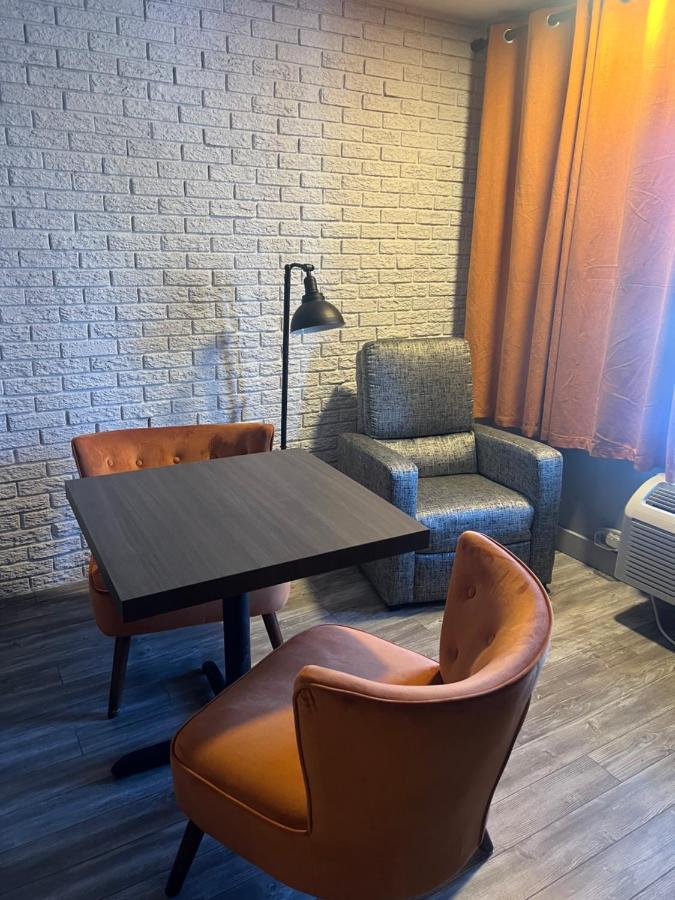 Complexe Dix80 Motel Mont-Laurier Bagian luar foto