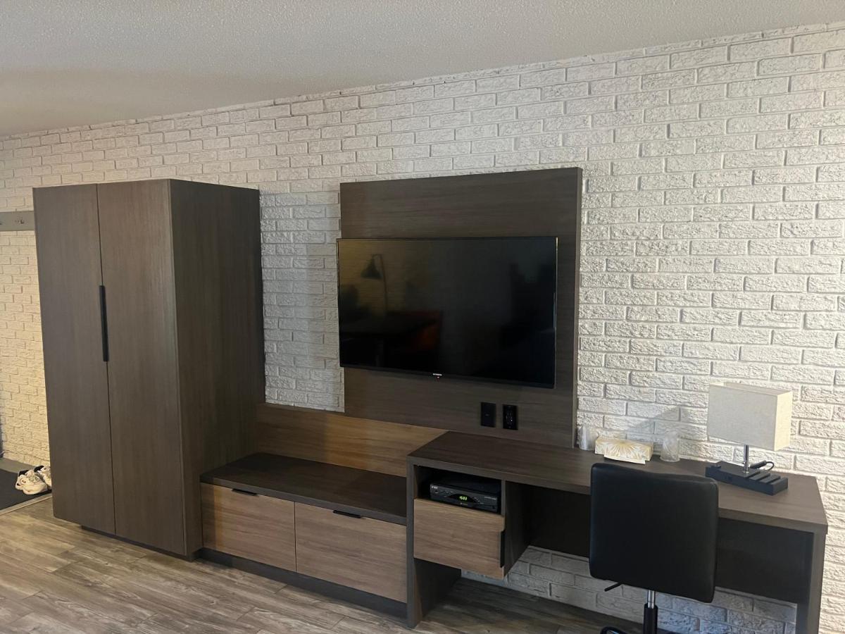 Complexe Dix80 Motel Mont-Laurier Bagian luar foto