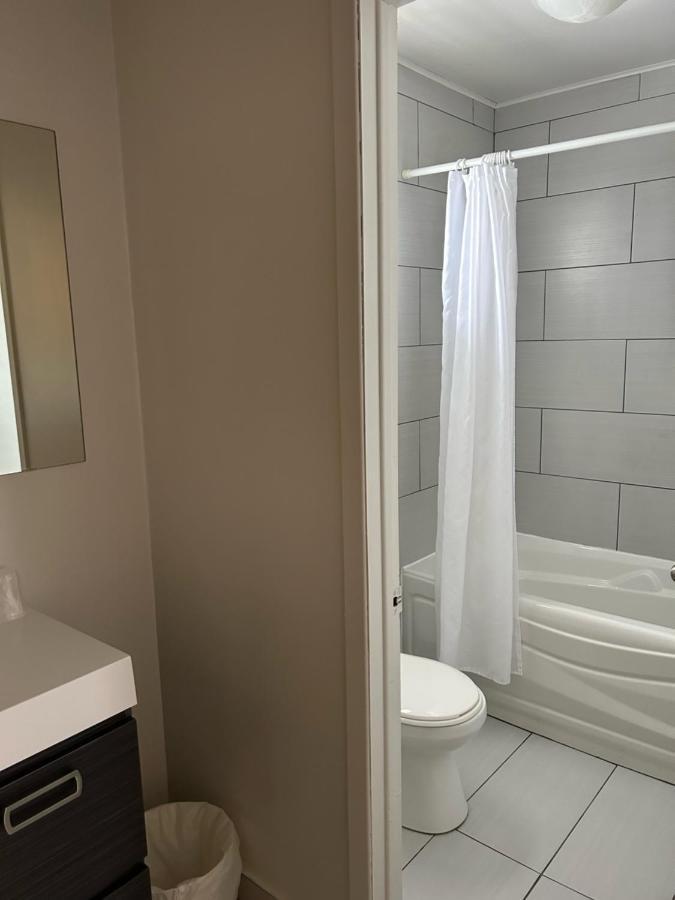 Complexe Dix80 Motel Mont-Laurier Bagian luar foto
